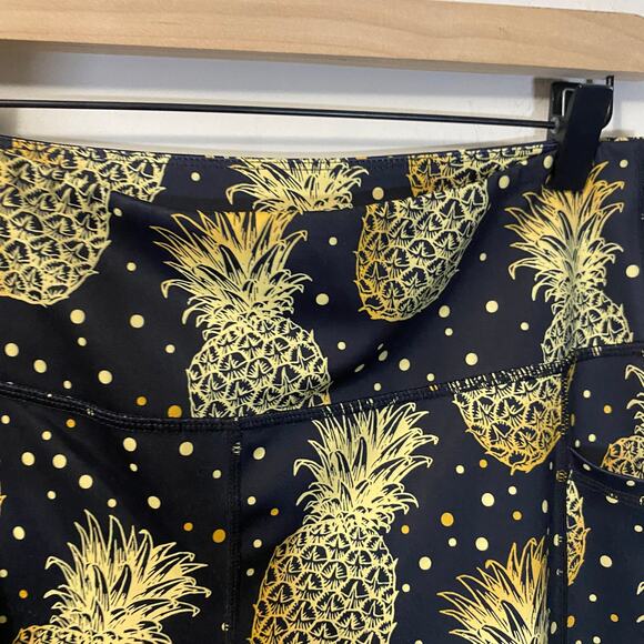 CVG Constantly Varied Gear Black Gold Pineapple Print Crop Legging Capri Sz L - Picture 7 of 12